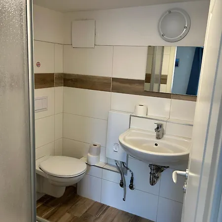 Haus Saaleradweg Fuer Monteure , Radfahrer Und Angler *