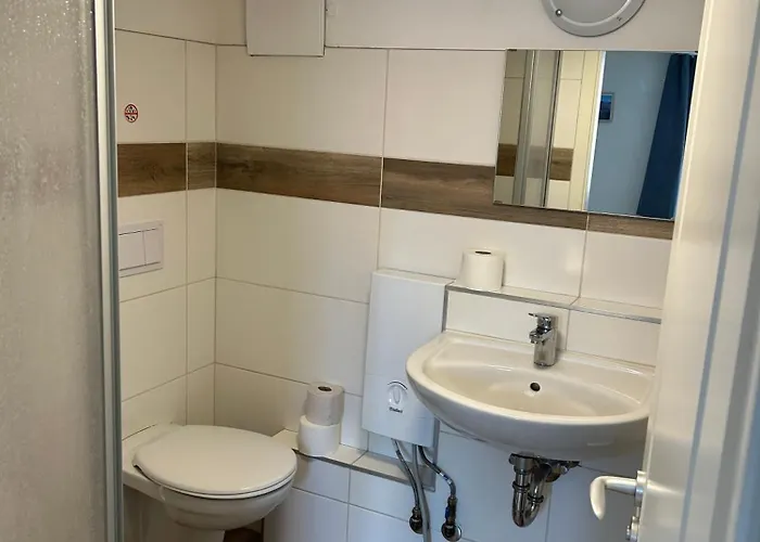 Haus Saaleradweg Fuer Monteure , Radfahrer Und Angler *